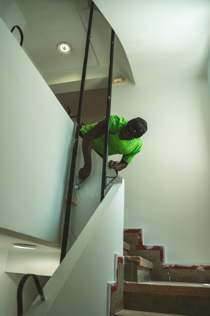 Pintura de escalera en una comunidad de propietarios
